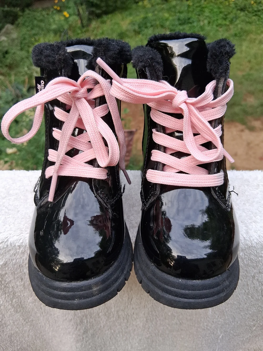 OshKosh B'gosh Child Shiny Pleather Black & Pink Boots Size 7M